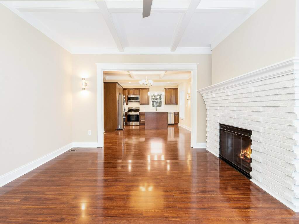 643 W Downer Place, Aurora, IL 60506 MLS 11969075 properties