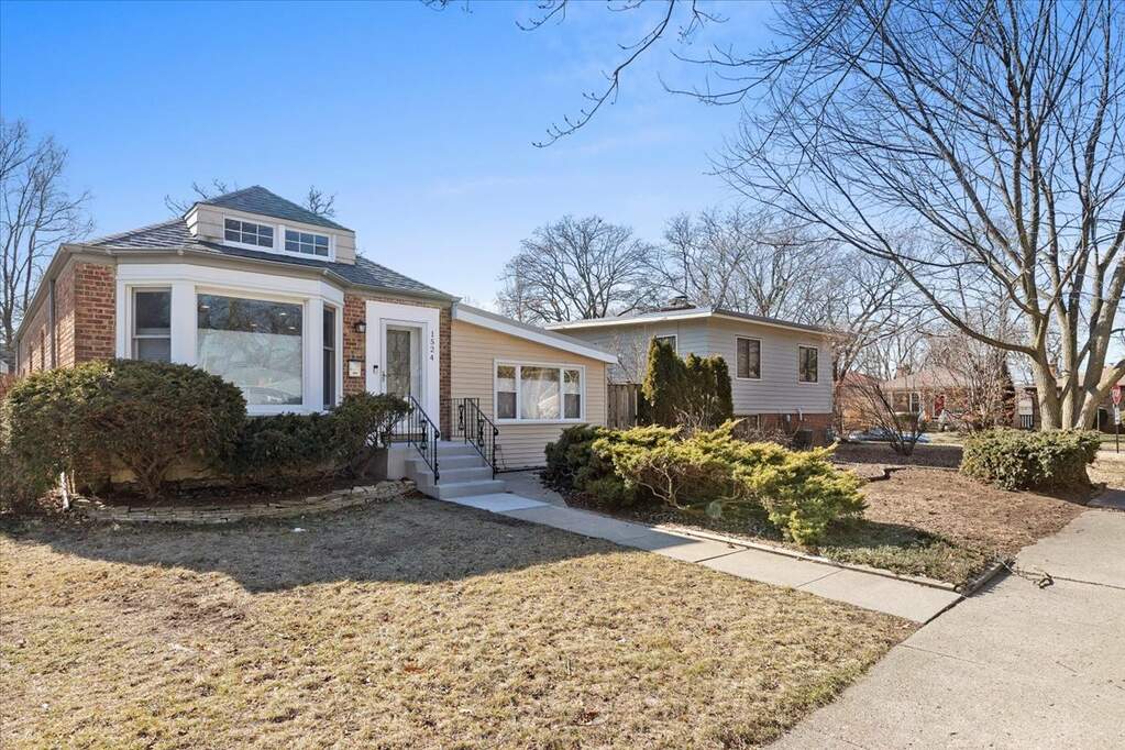 1524 Cleveland Street, Evanston, IL 60202 MLS 11984845 properties