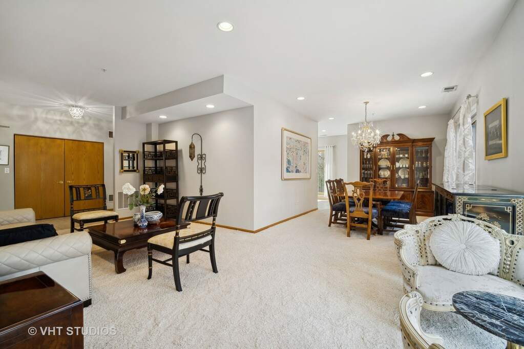 20 Trafalgar Square 209, Lincolnshire, IL 60069 MLS 11994512