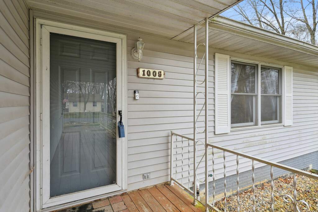 1005 E Pin Oak Drive, Mahomet, IL 61853 MLS 12001259 properties Chicagoland