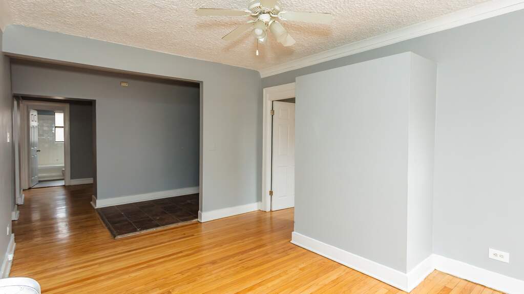 6959 S Paxton Avenue 2A, Chicago, IL 60649 MLS 12001668 properties Chicagoland