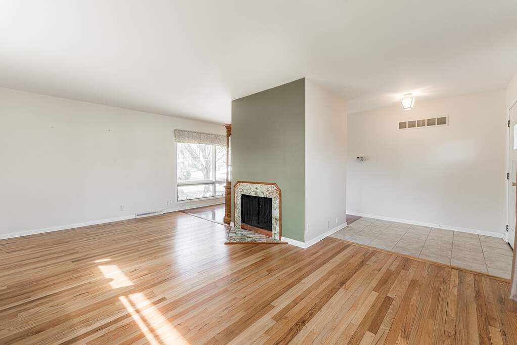 100 Warren Place, Dekalb, IL 60115 MLS 12003363 properties