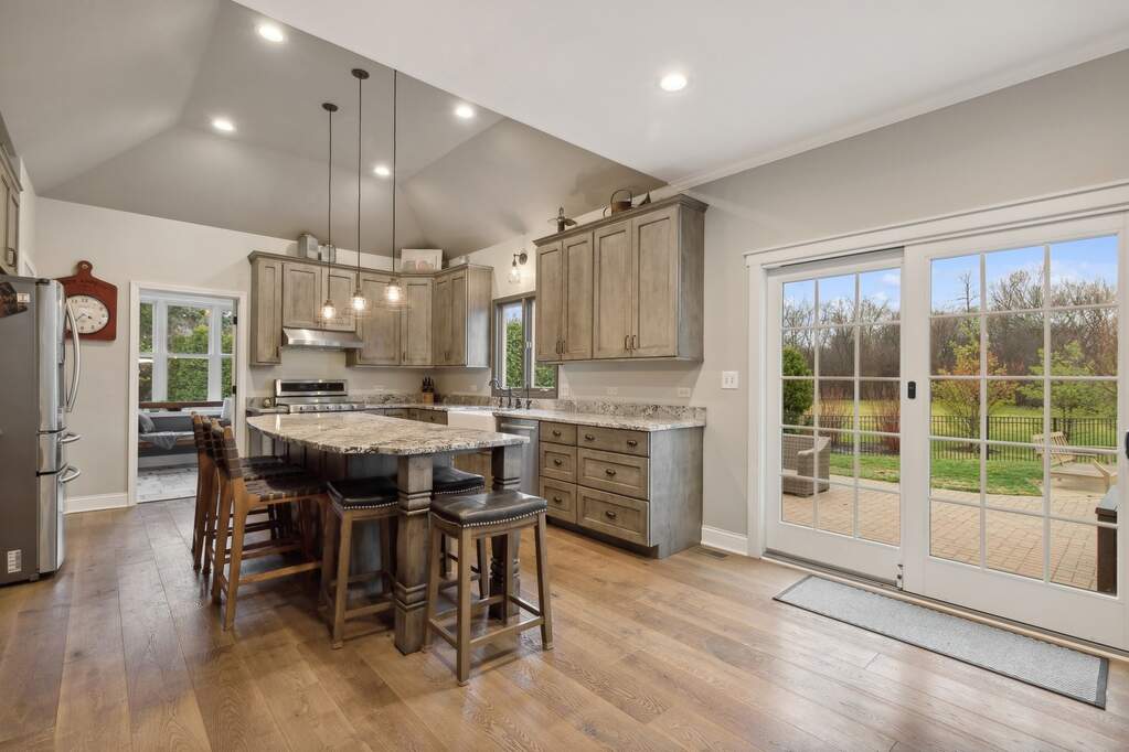 2085 Lexington Road, Green Oaks, IL 60048 MLS 12005001 properties