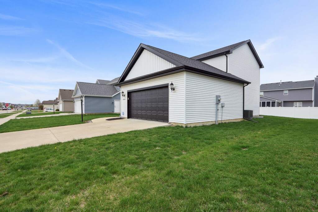 3805 Boulder Ridge Drive, Champaign, IL 61822 MLS 12010259