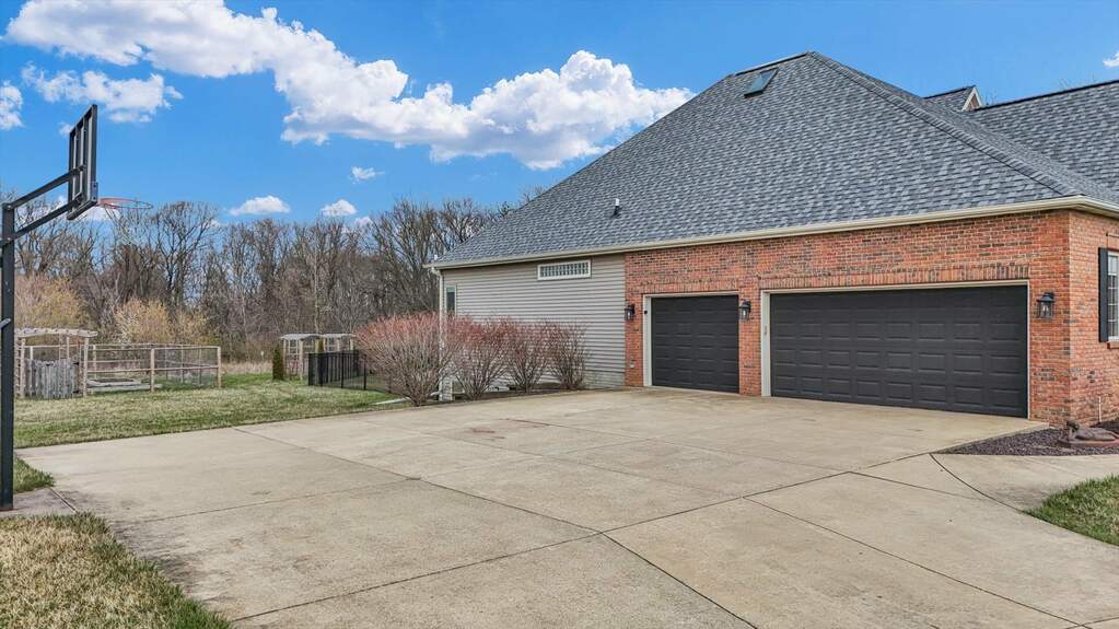 1808 E Cobble Creek Drive, Mahomet, IL 61853 MLS 12013016 properties Chicagoland