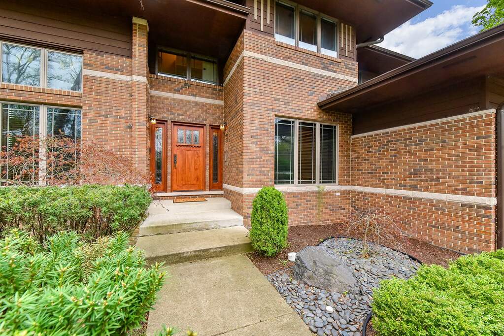 901 Glenbard Road, Glen Ellyn, IL 60137 MLS 12017801 properties Chicagoland