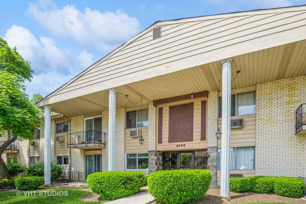 8992 Kennedy Drive 103C, Des Plaines, IL 60016 MLS 12020383