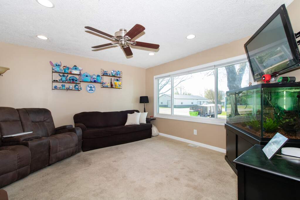 607 W Warren Street, Leroy, IL 61752 MLS 12031610 properties