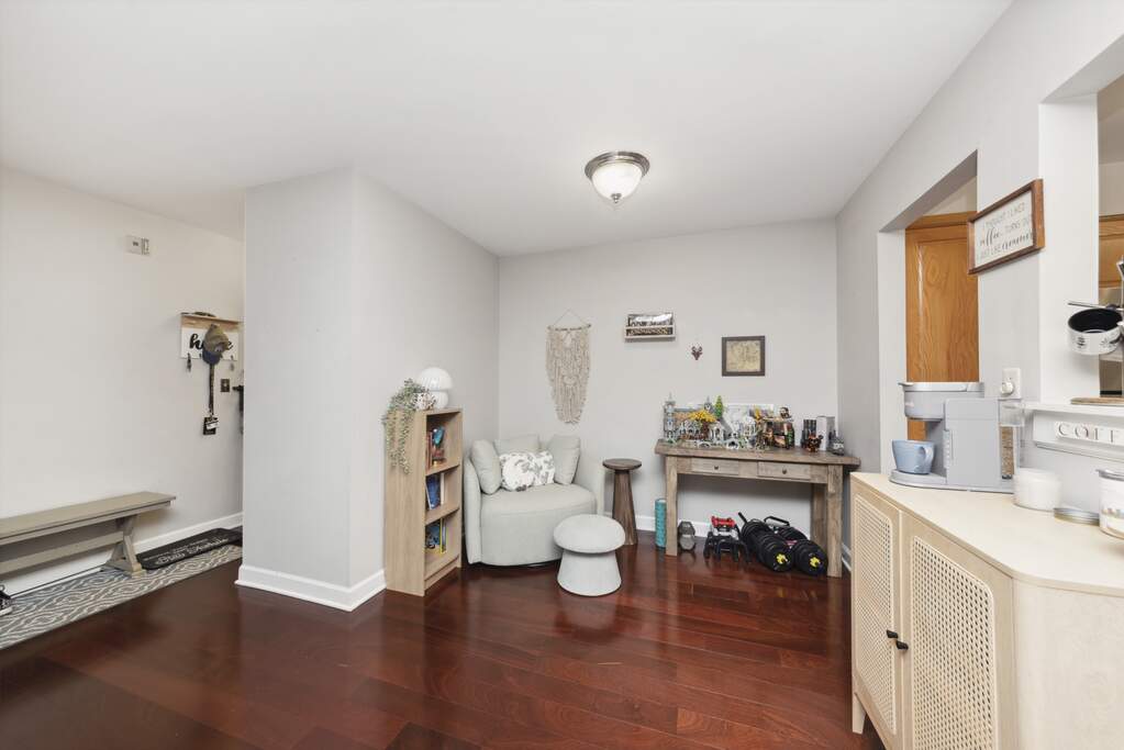 541 73rd Street 105, Downers Grove, IL 60516 MLS 12033500