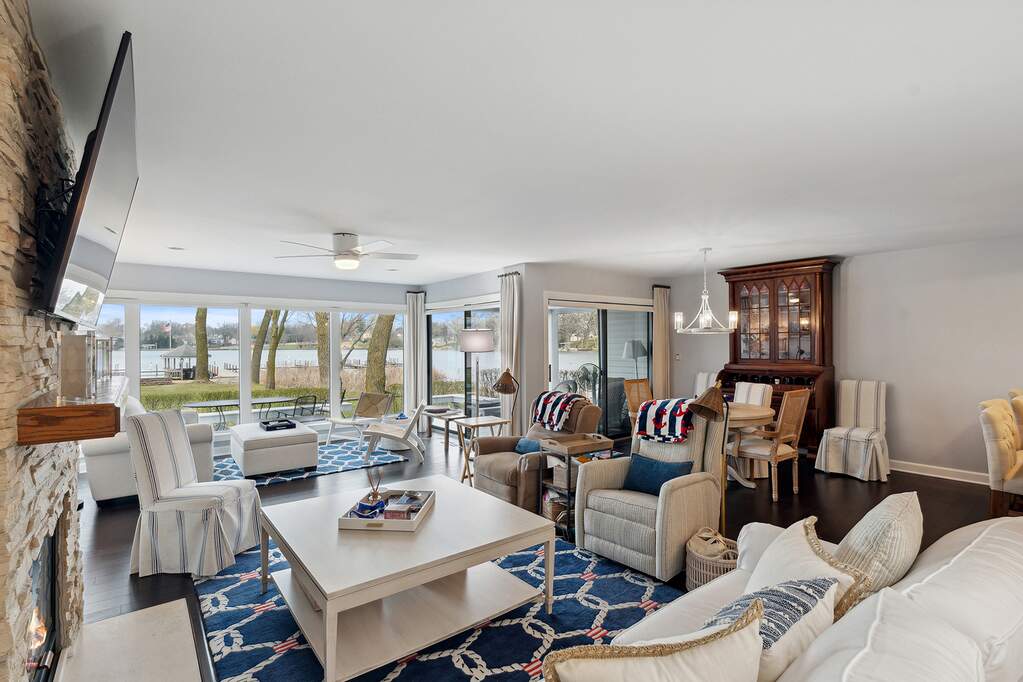 708 Diamond Lake Road 2, Mundelein, IL 60060 MLS 12041369