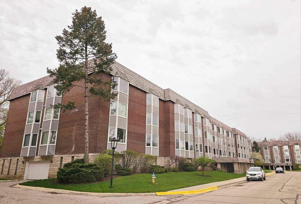 2500 Windsor Mall Avenue 1E, Park Ridge, IL 60068 MLS 12049085