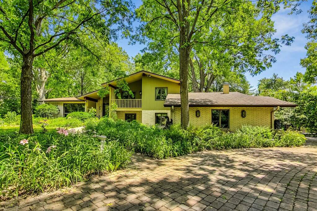 6383 Pontiac Drive, Indian Head Park, IL 60525 MLS 12093646