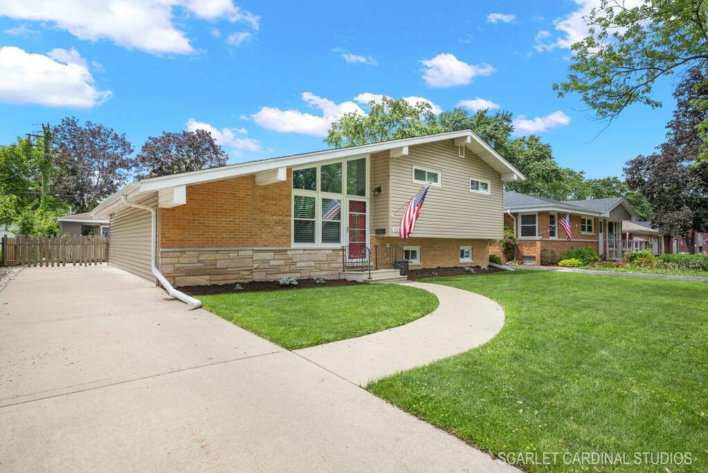 924 S Euclid Avenue, Villa Park, IL 60181 MLS 12095115 properties