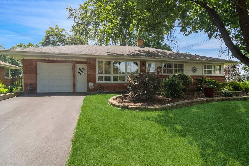 203-bell-drive-cary-il-60013-mls-12100212-properties-chicago-area