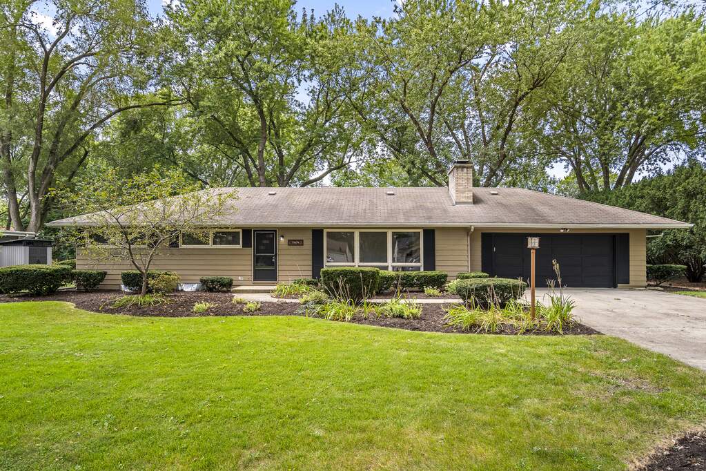 7s174 Wild Cherry Road, Naperville, IL 60540