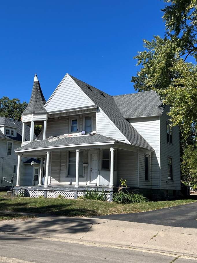 109 E Chamberlin Street, Dixon, IL 61021, Dixon