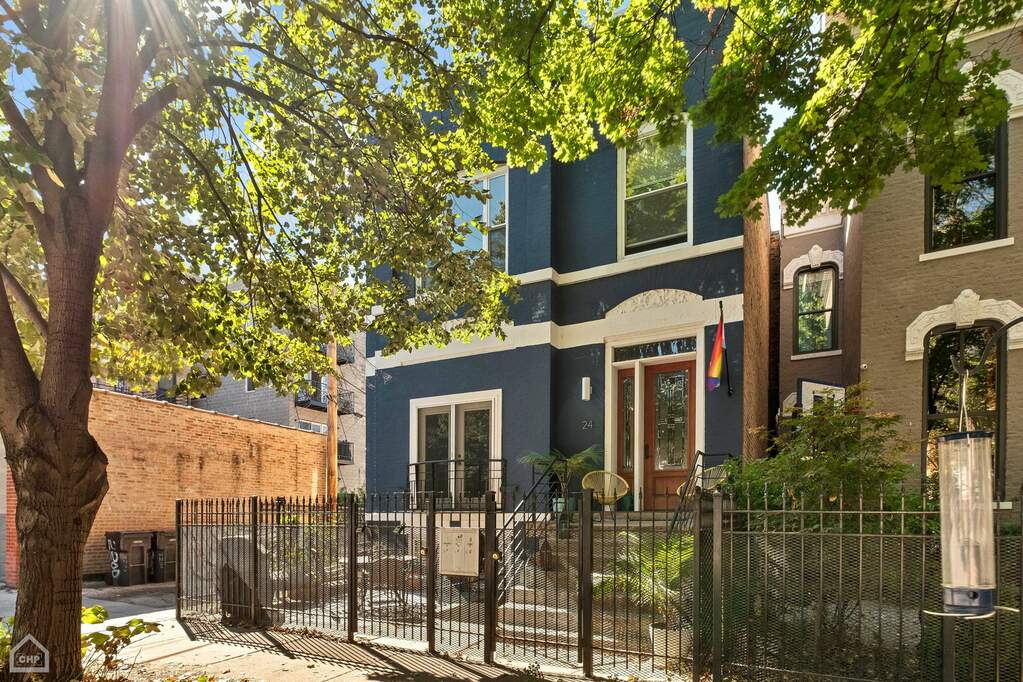 24 S Leavitt Street #1, Chicago, IL 60612