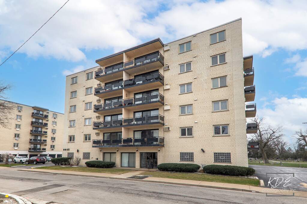 8045 W Oconnor Drive #2F, River Grove, IL 60171