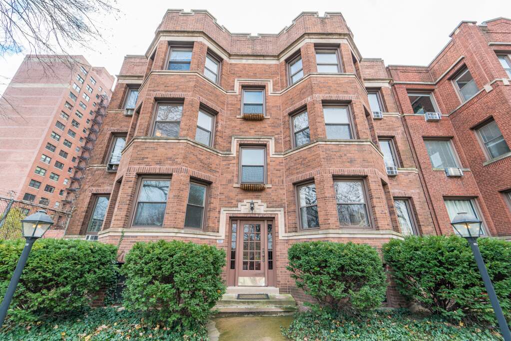 707 W Montrose Avenue #2E