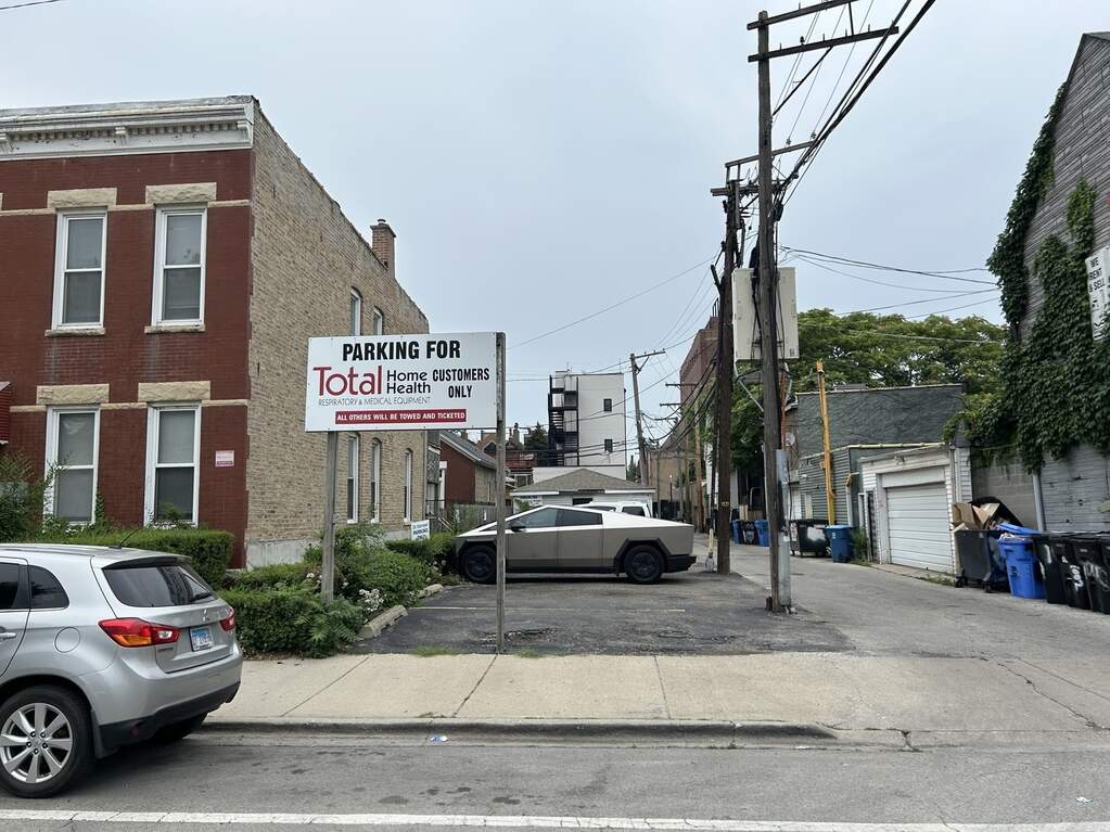 2414 W Augusta Boulevard