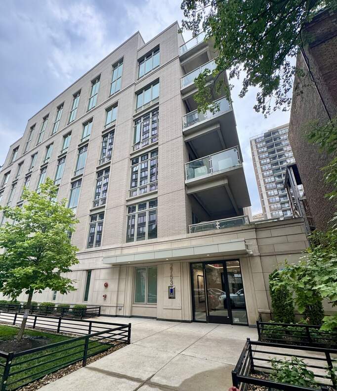 2753 N Hampden Court #4A