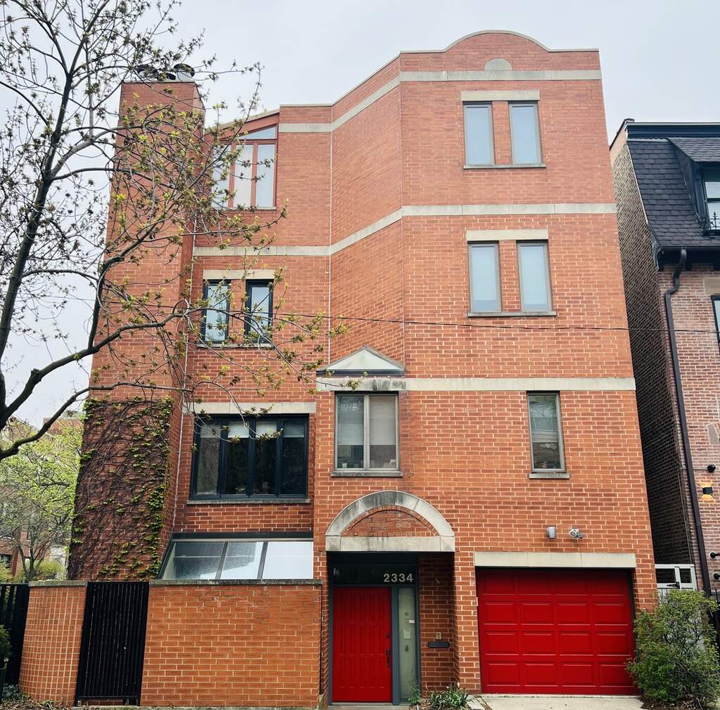 2334 N Geneva Terrace