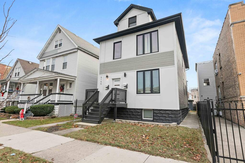 5155 W Roscoe Street