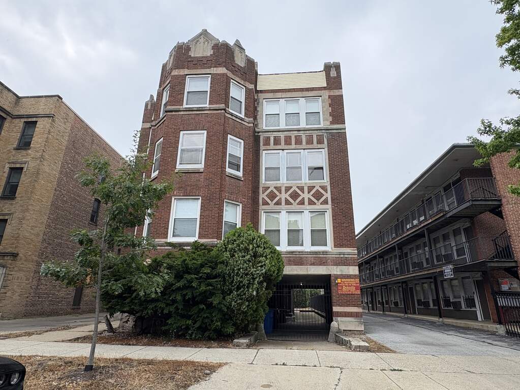 6836 S Crandon Avenue #3