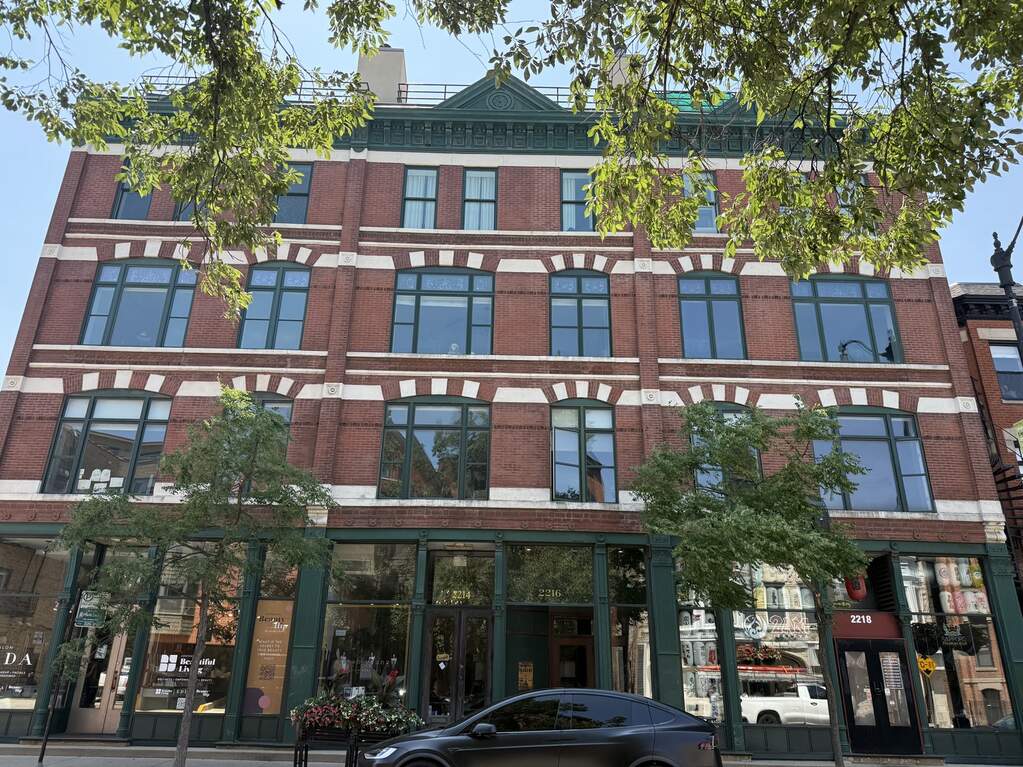 2216 N Lincoln Avenue #3B