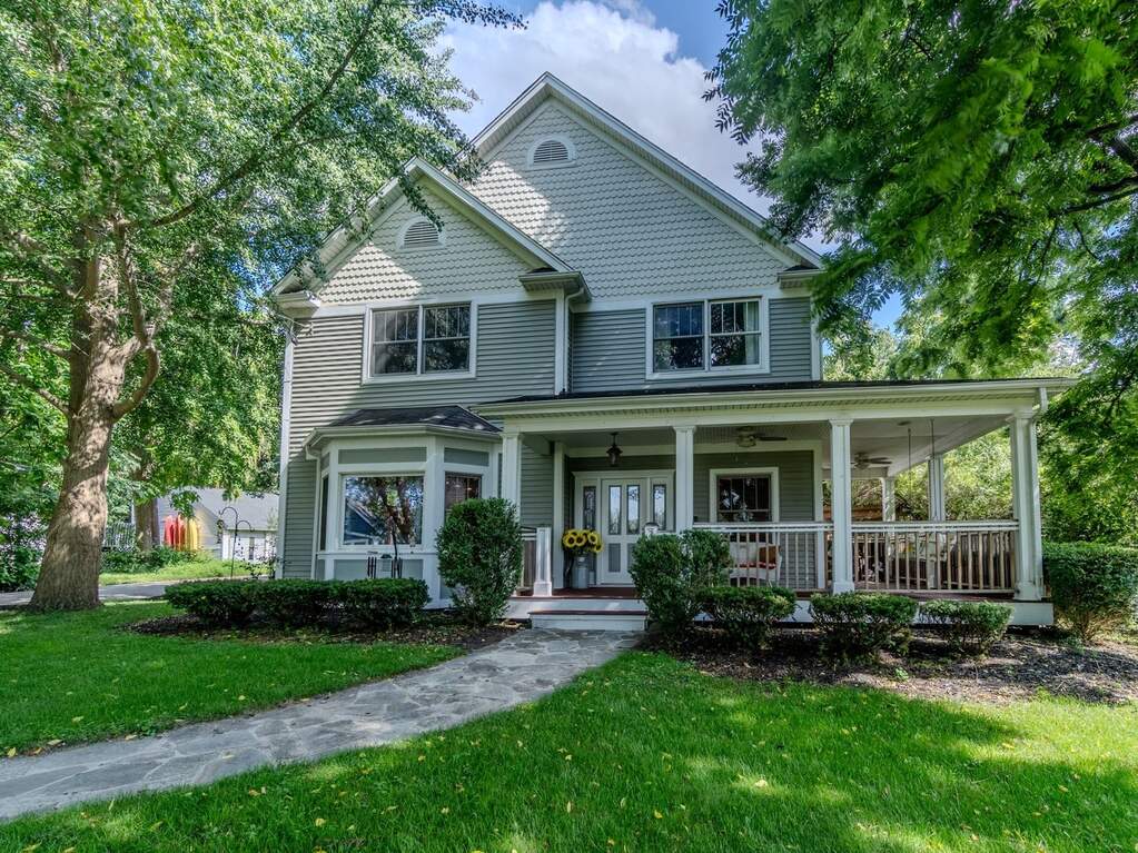 215 N River Road