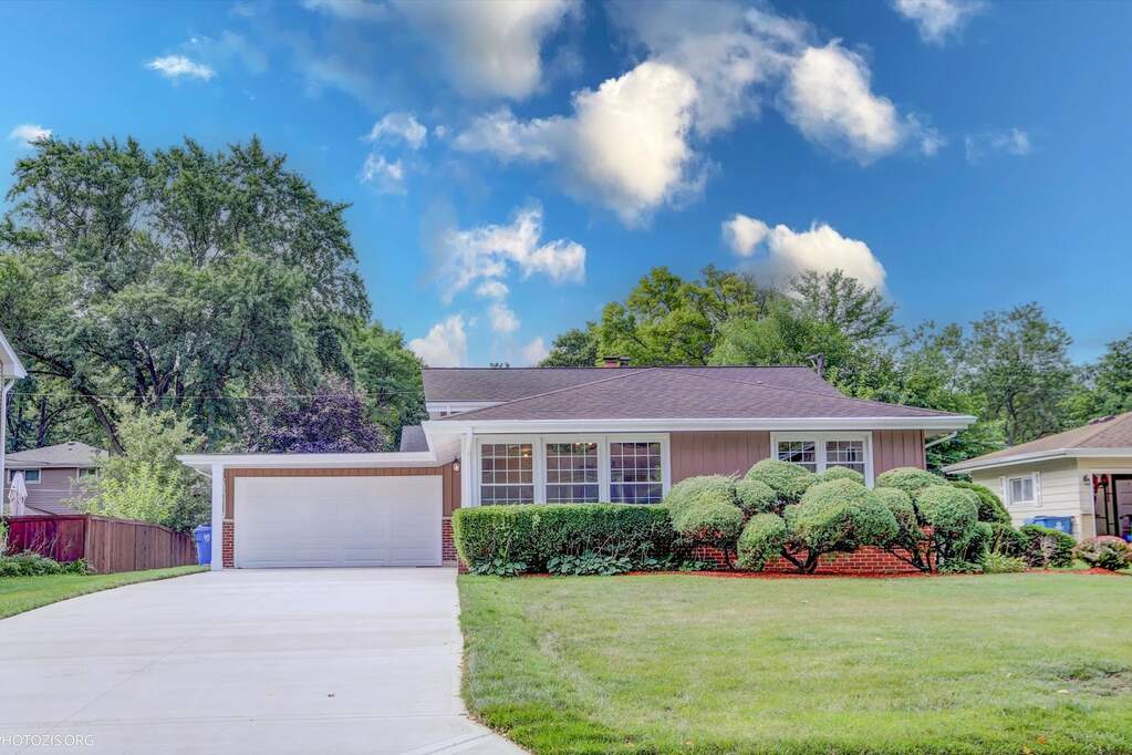 1501 E Barberry Lane