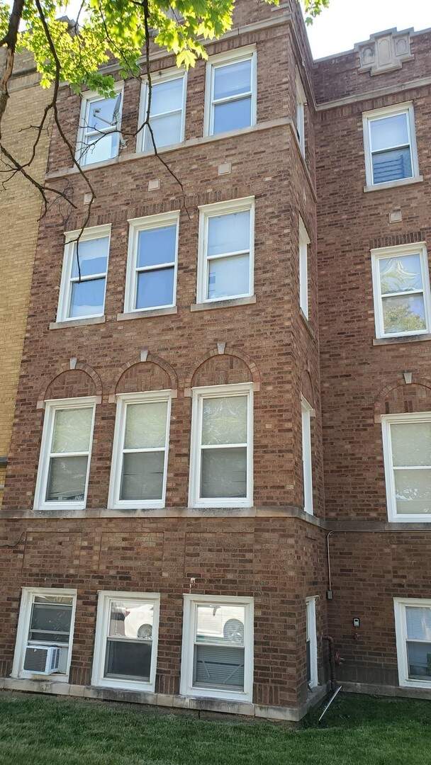 6342 N Artesian Avenue #GC