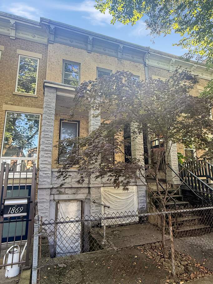 1867 N Leavitt Street