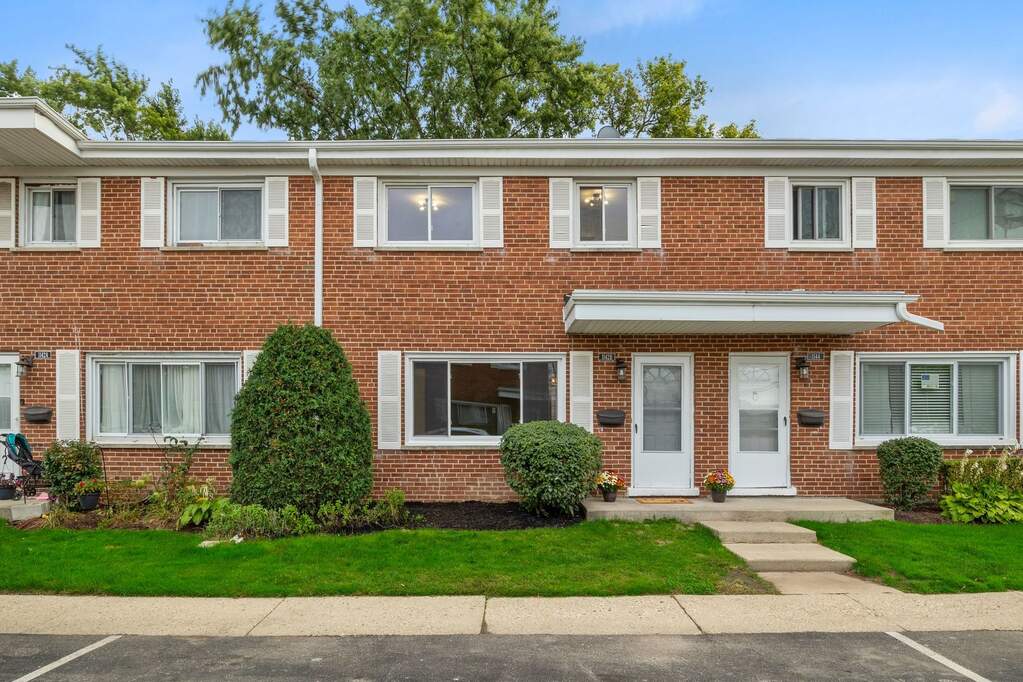 1142 N Boxwood Drive #B