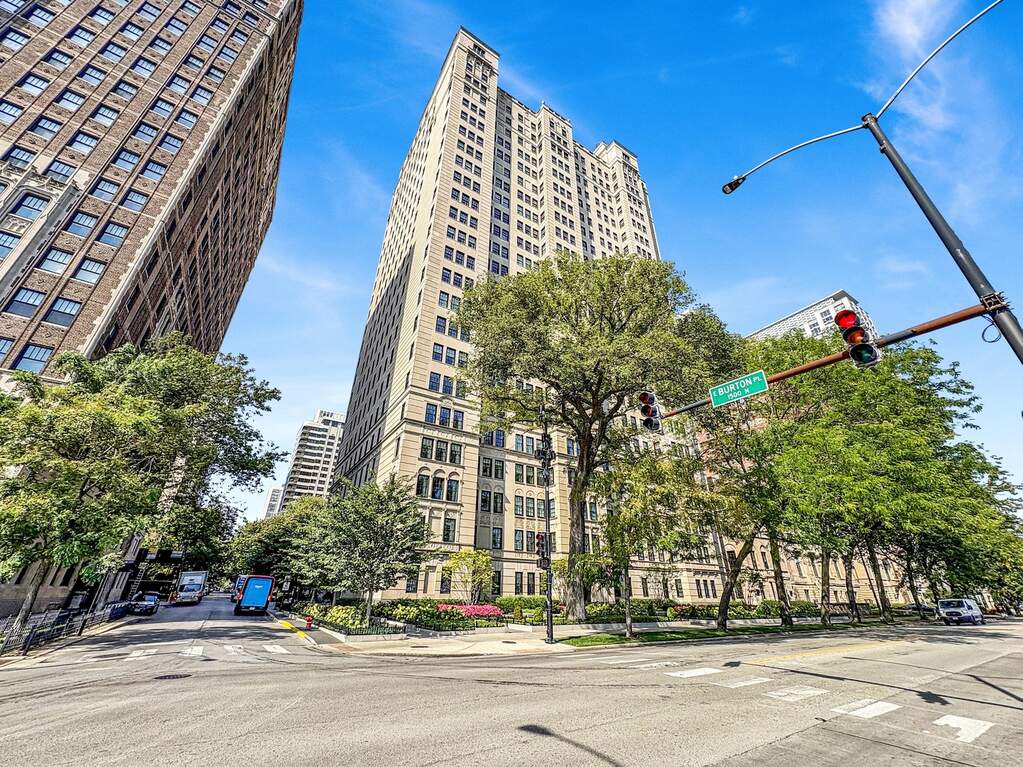 Exterior of 1500 North Lake Shore Drive, a distinguished Gold Coast cooperative building