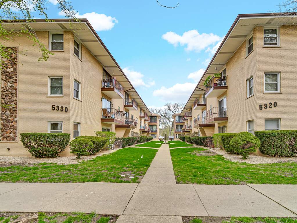 5330 W Windsor Avenue #3I