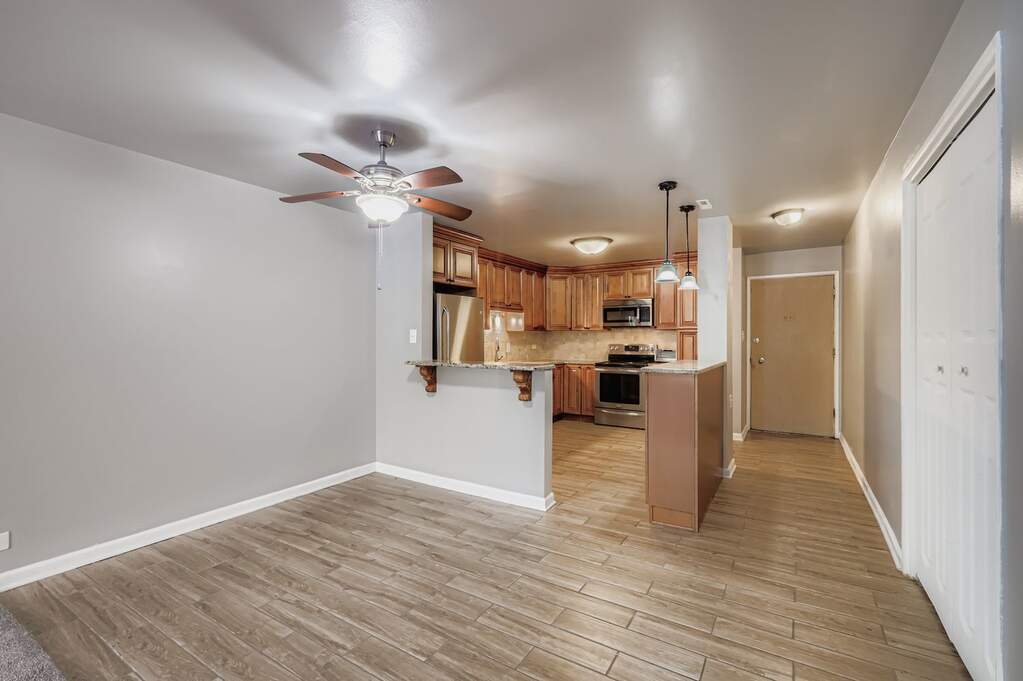 10048 S Pulaski Road #1E, Oak Lawn, IL 60453 - More