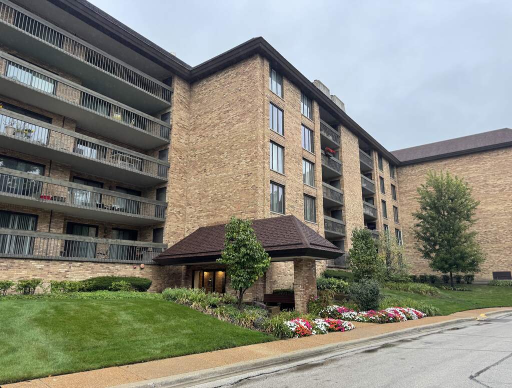 1621 Mission Hills Road #404