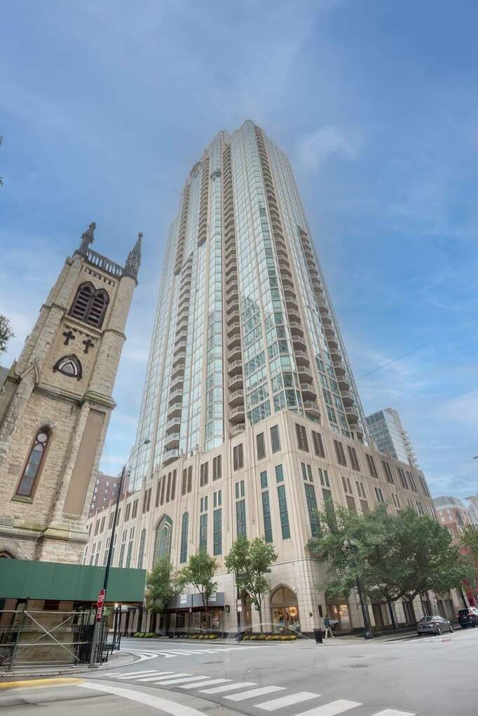 21 E Huron Street #1205