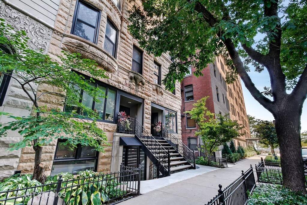 82 E Elm Street #1, Chicago, IL 60611