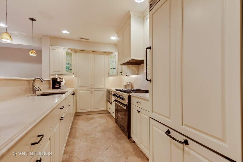 82 E Elm Street #1, Chicago, IL 60611