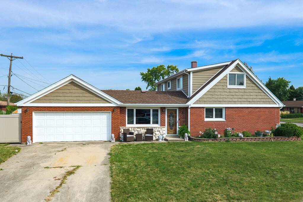 9236 Pembroke Lane, Bridgeview, IL 60455