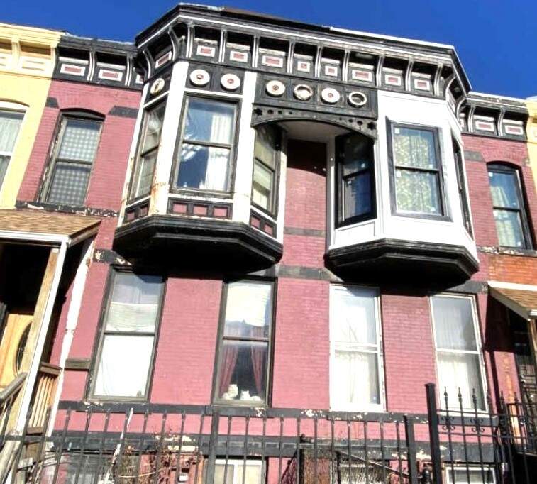 2324 W Warren Boulevard