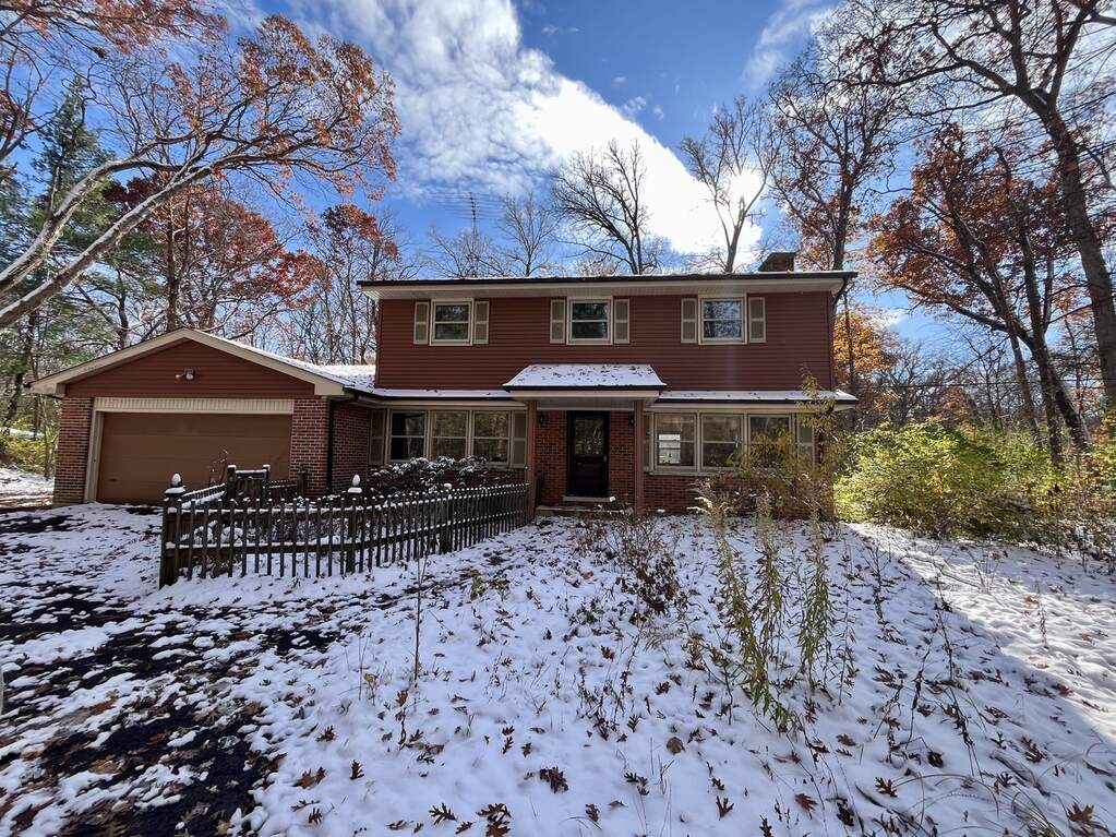 2000 Greenbriar Lane