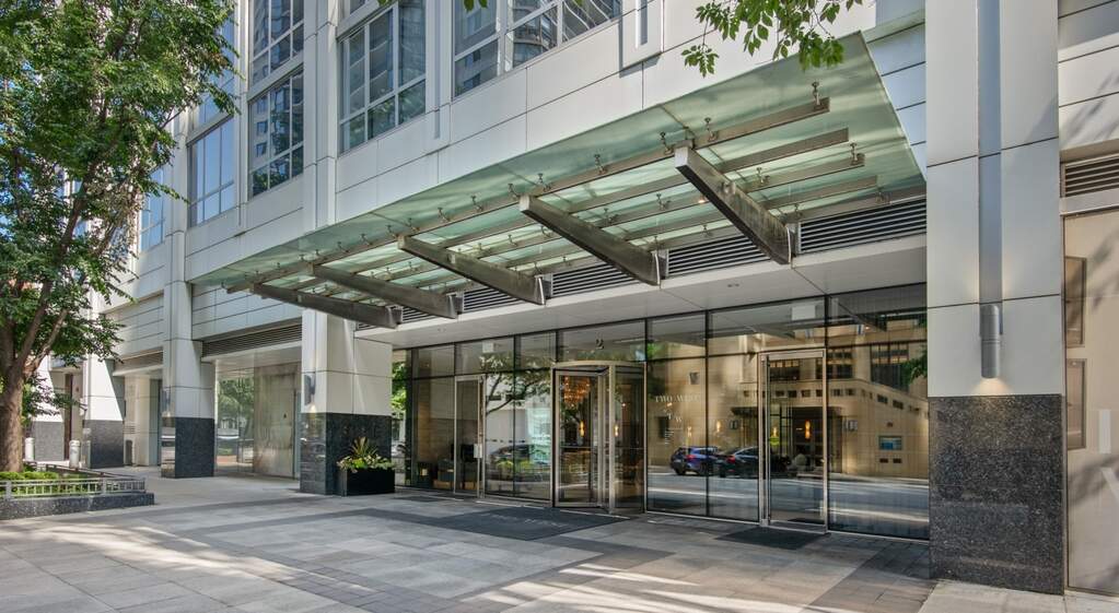 2 W Delaware Place #905