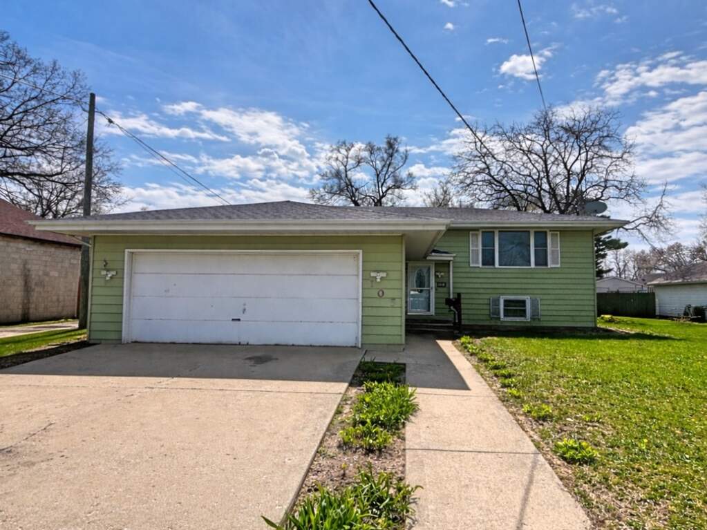 105 W Oak Street, Coal City, IL 60416 - View 2