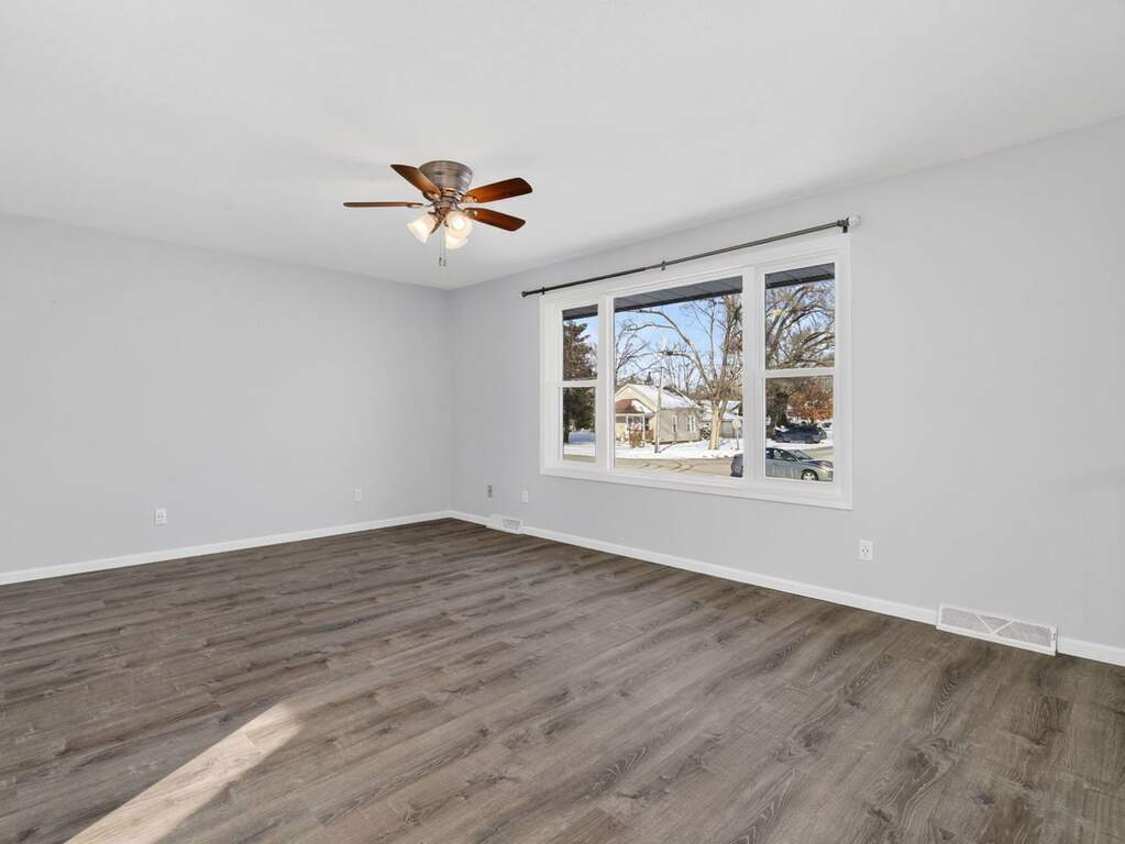 105 W Oak Street, Coal City, IL 60416 - View 3