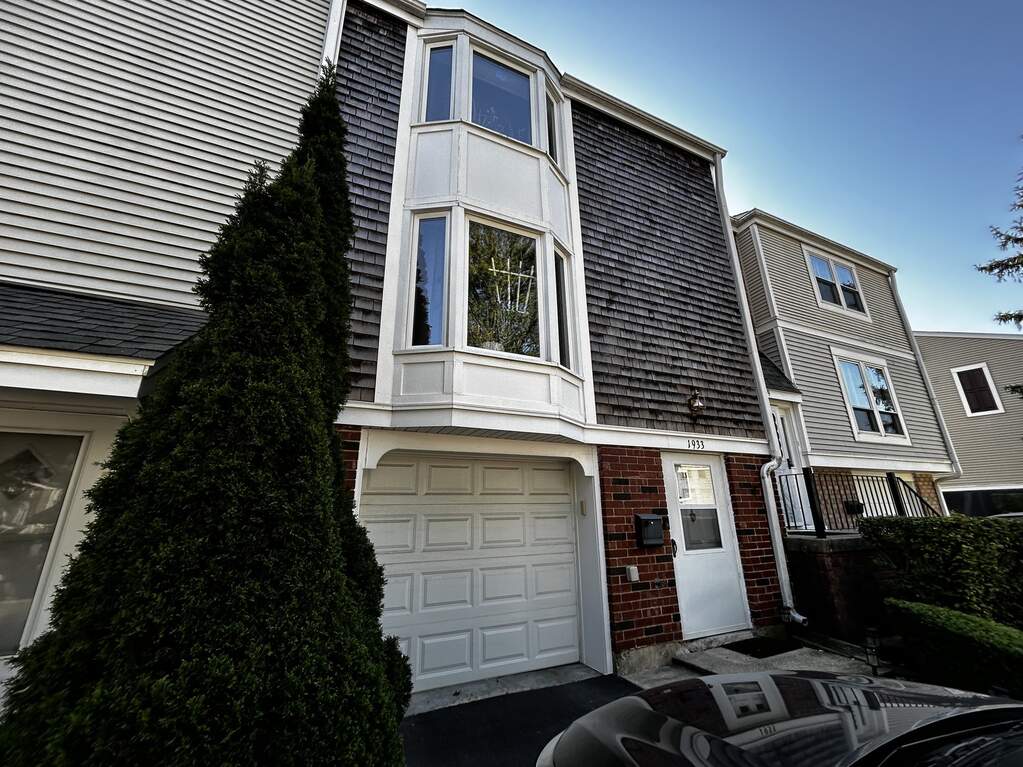 1933 Williamsburg Drive