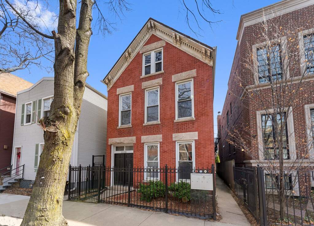 2233 N Southport Avenue #1F