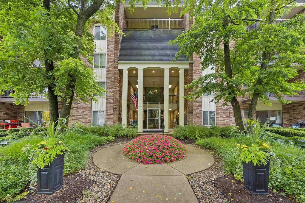 4900 Forest Avenue #108, Downers Grove, IL 60515 | MLS# 12583745 ...